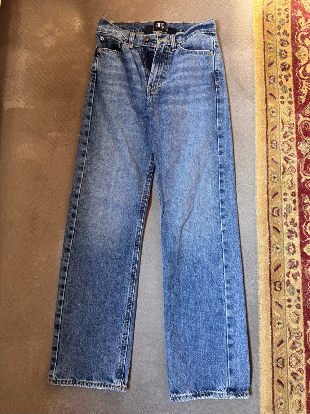 BDG Women’s Straight Leg Jeans in Medium Blue Wash